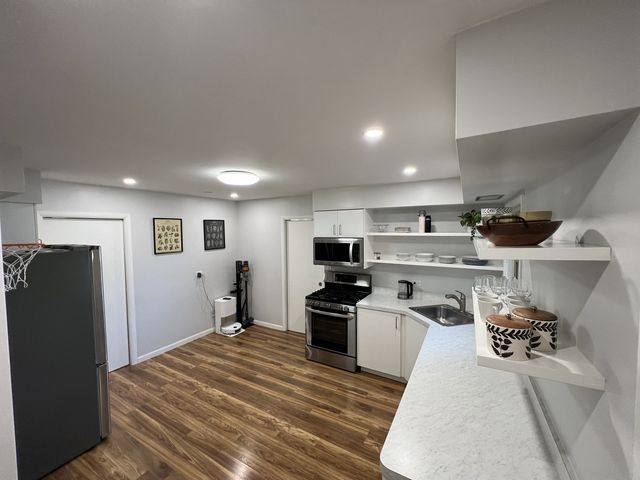 1431 E Emmerson Lane, Mount Prospect, IL 60056