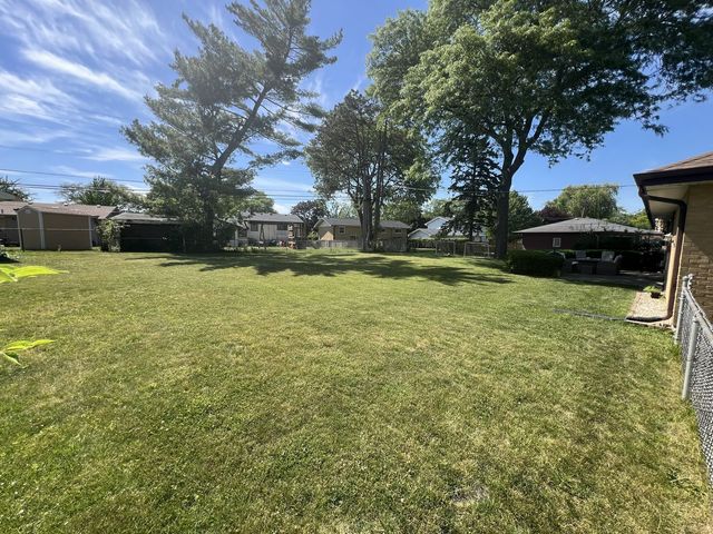 1431 E Emmerson Lane, Mount Prospect, IL 60056