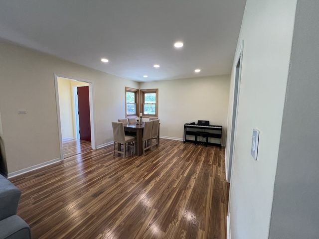 1431 E Emmerson Lane, Mount Prospect, IL 60056