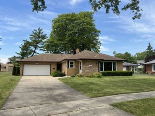 1431 E Emmerson Lane, Mount Prospect, IL 60056
