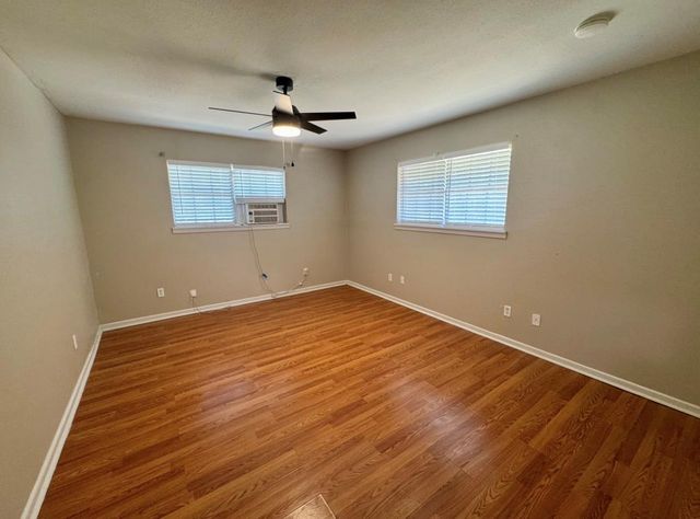 820 S Blanco ST B, Lockhart, TX 78644