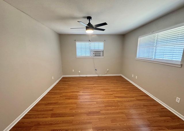 820 S Blanco ST B, Lockhart, TX 78644