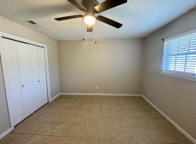 820 S Blanco ST B, Lockhart, TX 78644
