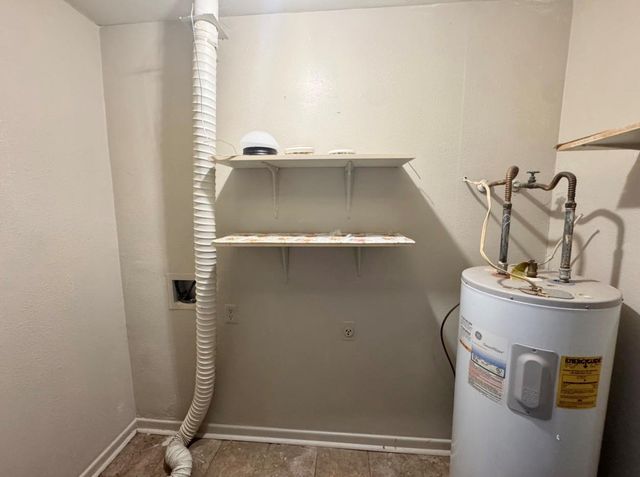 820 S Blanco ST B, Lockhart, TX 78644