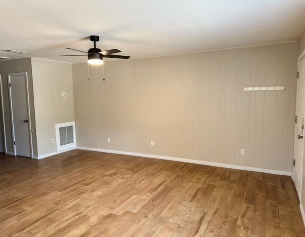 820 S Blanco ST B, Lockhart, TX 78644