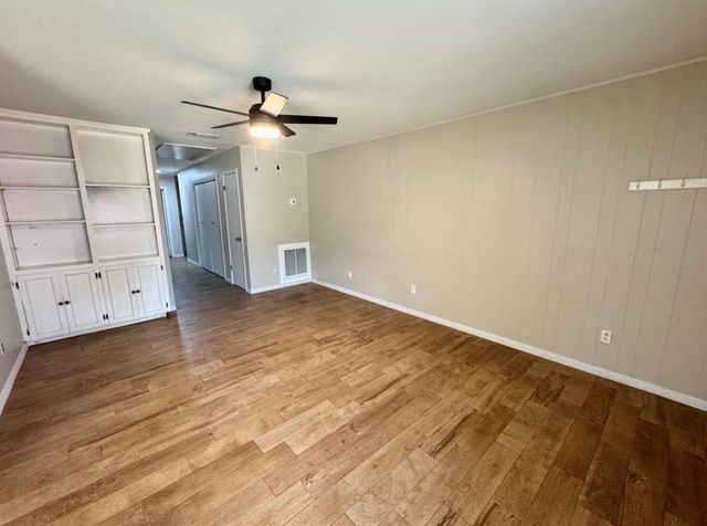 820 S Blanco ST B, Lockhart, TX 78644