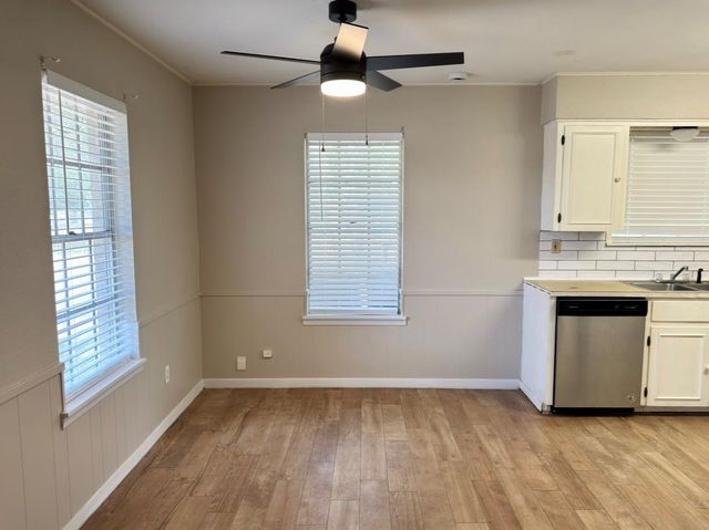 820 S Blanco ST B, Lockhart, TX 78644