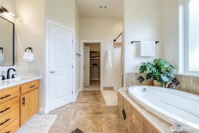 236 Looking Glass Road, Walla Walla, WA 99362