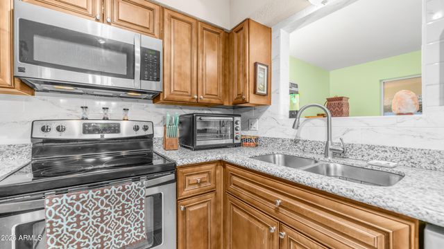 637 S COPPER Drive, Apache Junction, AZ 85120