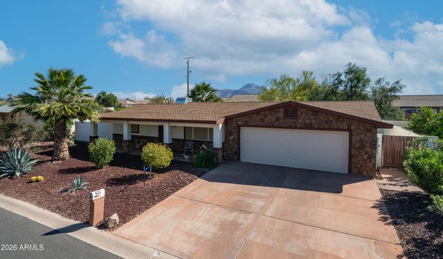 637 S COPPER Drive, Apache Junction, AZ 85120
