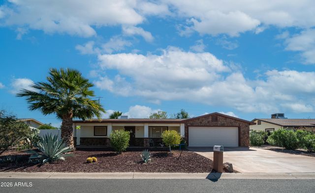 637 S COPPER Drive, Apache Junction, AZ 85120
