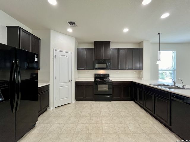 401 Ruby Ritz, Universal City, TX 78148