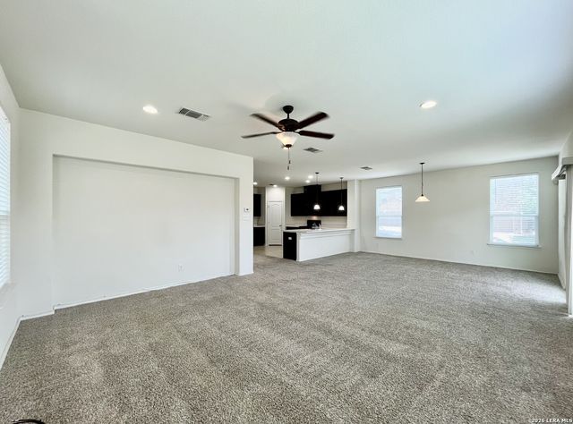 401 Ruby Ritz, Universal City, TX 78148