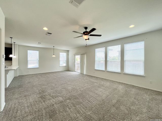 401 Ruby Ritz, Universal City, TX 78148