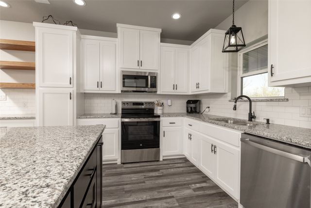 115 Valley Ridge Court, Bridgeport, TX 76426