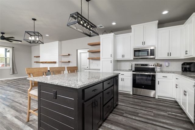 115 Valley Ridge Court, Bridgeport, TX 76426