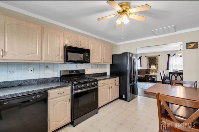 9 Calalou Court, Toms River, NJ 08747