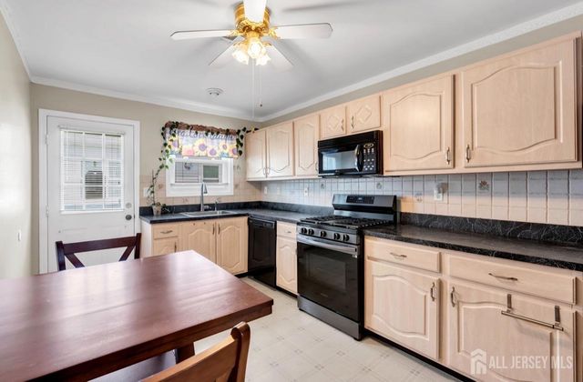 9 Calalou Court, Toms River, NJ 08747