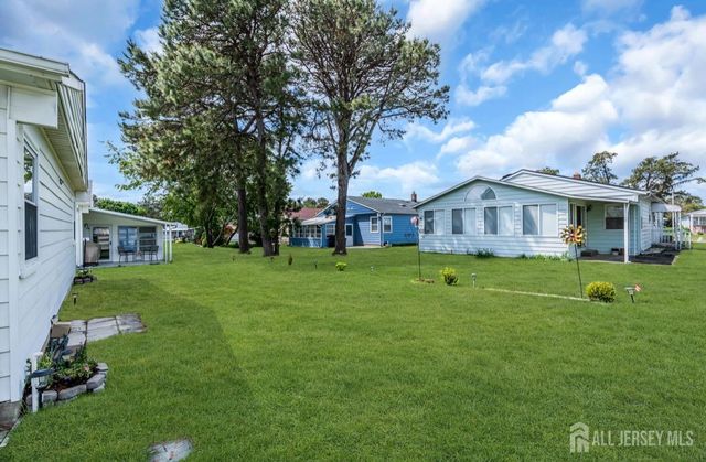 9 Calalou Court, Toms River, NJ 08747