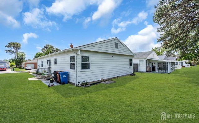 9 Calalou Court, Toms River, NJ 08747