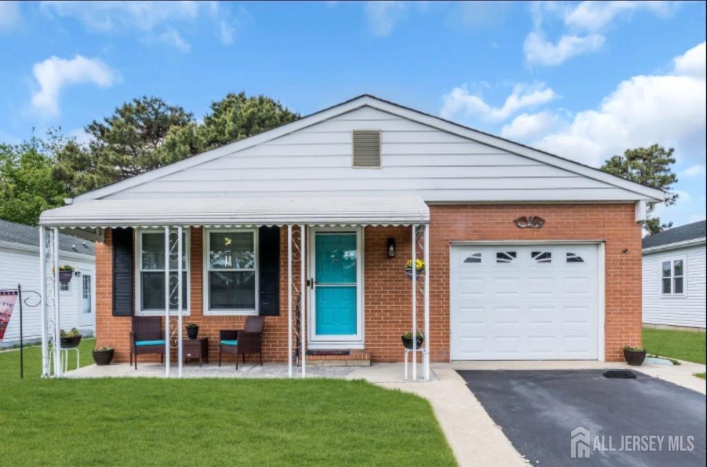 9 Calalou Court, Toms River, NJ 08747
