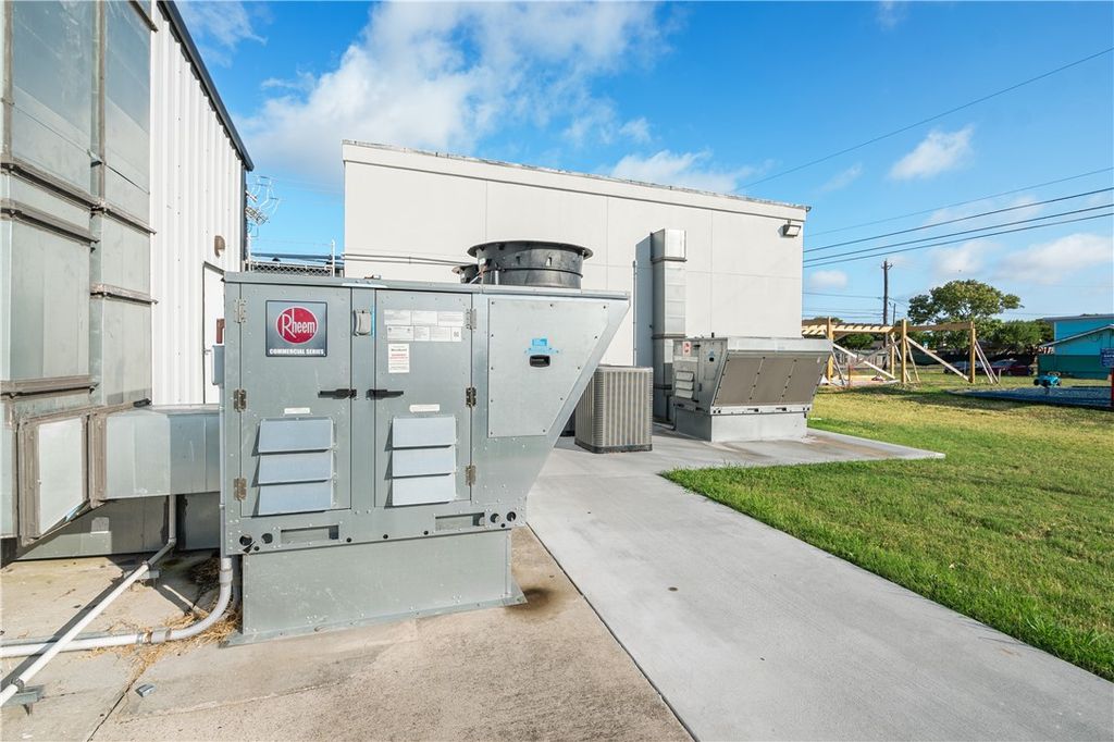 10102 S Padre Island Dr, Corpus Christi, TX 78418 — photo 4