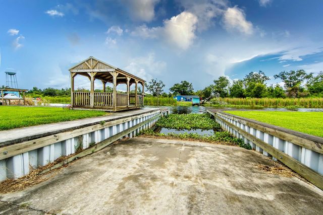 2227 Brady Rd, Theriot, LA 70397