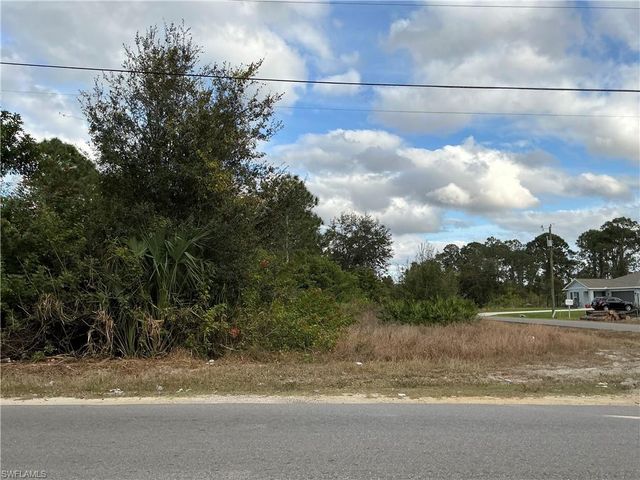 52 Gene AVE S, Lehigh Acres, FL 33976