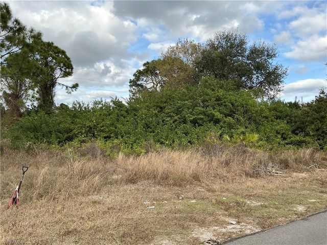 52 Gene AVE S, Lehigh Acres, FL 33976