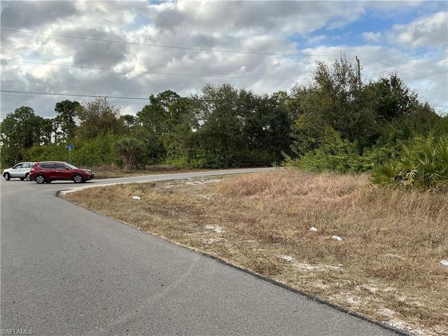 52 Gene AVE S, Lehigh Acres, FL 33976