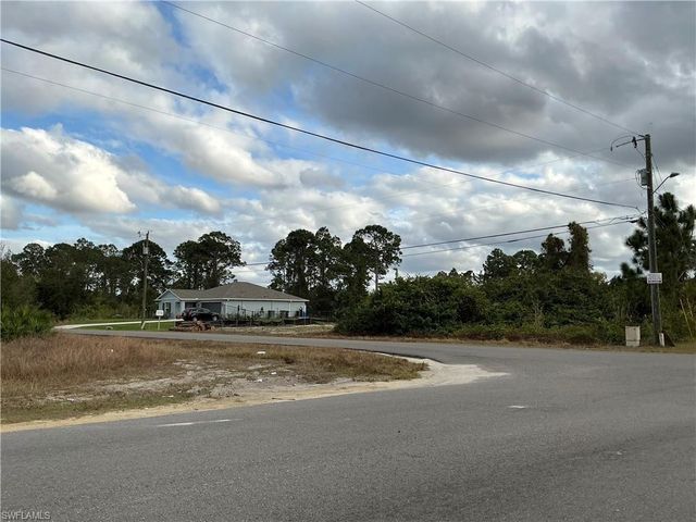 52 Gene AVE S, Lehigh Acres, FL 33976