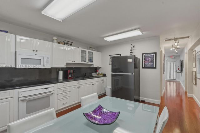 1210 NE 8th Ave, Fort Lauderdale, FL 33304