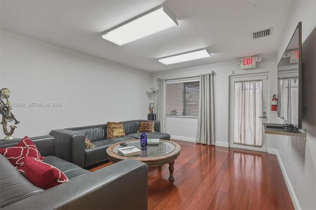 1210 NE 8th Ave, Fort Lauderdale, FL 33304
