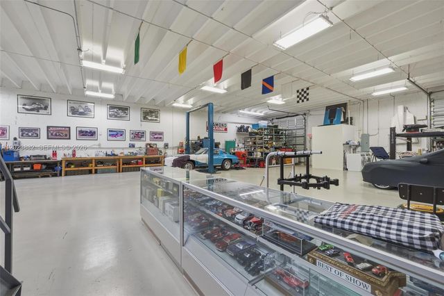 1210 NE 8th Ave, Fort Lauderdale, FL 33304