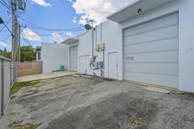 1210 NE 8th Ave, Fort Lauderdale, FL 33304