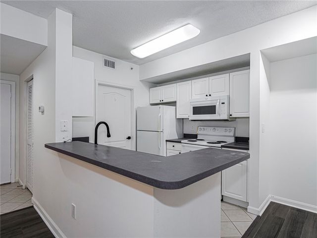 5090 FAIRWAYS Circle H206, Vero Beach, FL 32967