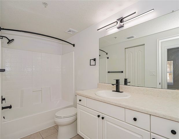 5090 FAIRWAYS Circle H206, Vero Beach, FL 32967