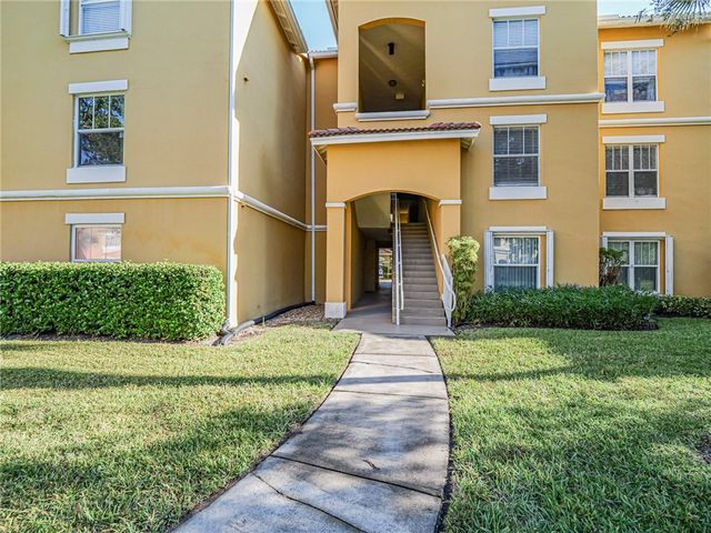 5090 FAIRWAYS Circle H206, Vero Beach, FL 32967