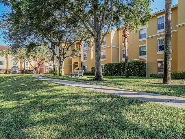 5090 FAIRWAYS Circle H206, Vero Beach, FL 32967