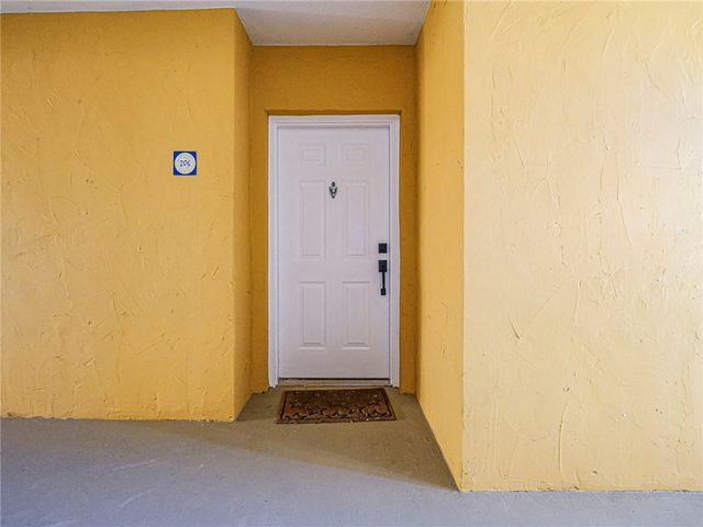 5090 FAIRWAYS Circle H206, Vero Beach, FL 32967