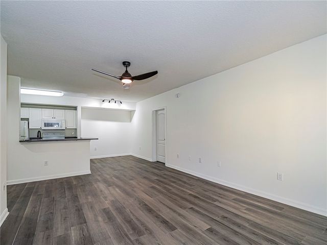 5090 FAIRWAYS Circle H206, Vero Beach, FL 32967