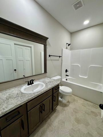 896 N Cloverleaf, Goddard, KS 67052