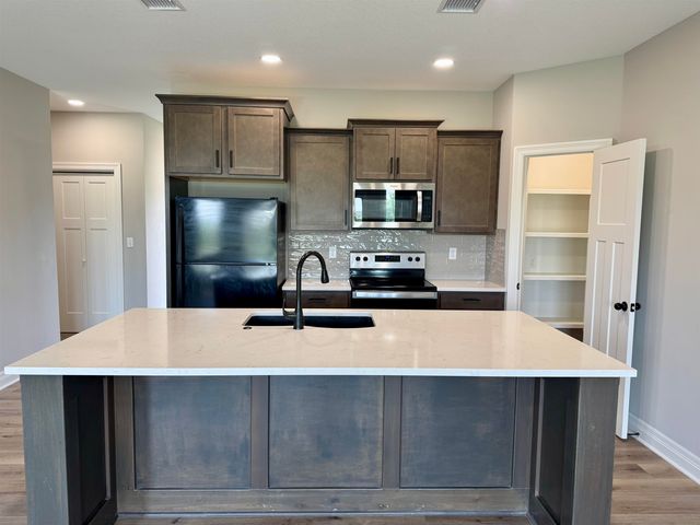 896 N Cloverleaf, Goddard, KS 67052