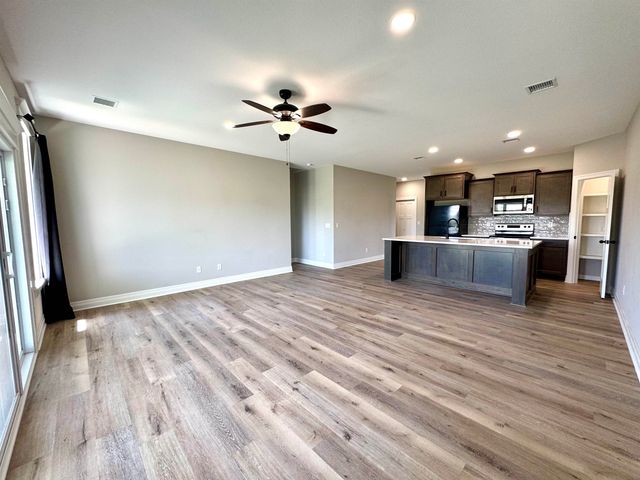896 N Cloverleaf, Goddard, KS 67052