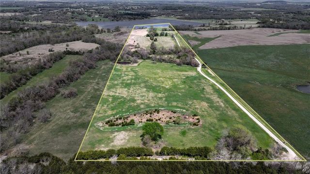 1548 N 800 Road, Baldwin City, KS 66006