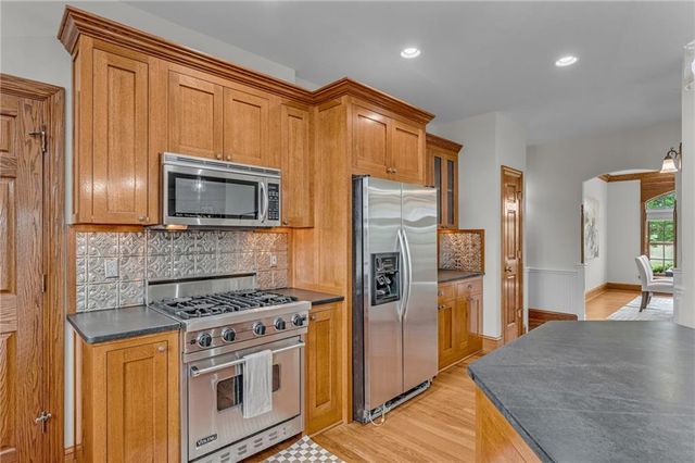1548 N 800 Road, Baldwin City, KS 66006
