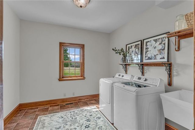 1548 N 800 Road, Baldwin City, KS 66006