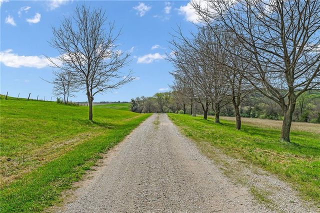 1548 N 800 Road, Baldwin City, KS 66006