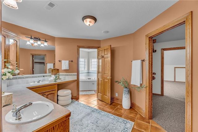 1548 N 800 Road, Baldwin City, KS 66006