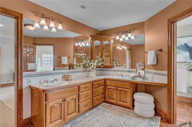 1548 N 800 Road, Baldwin City, KS 66006